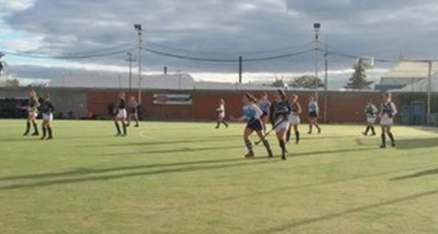 Hockey femenino 8&deg; fecha de AHBA: El Campana Boat Club perdi&oacute; como local ante Camioneros