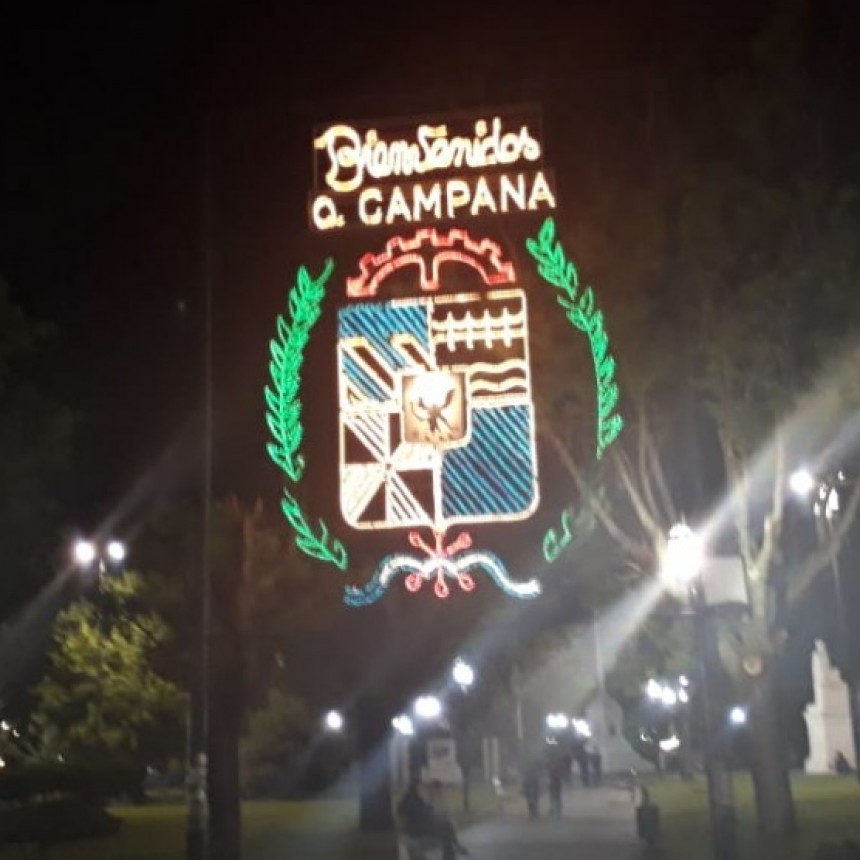 Se repar&oacute; el escudo her&aacute;ldico de la plaza Eduardo Costa   