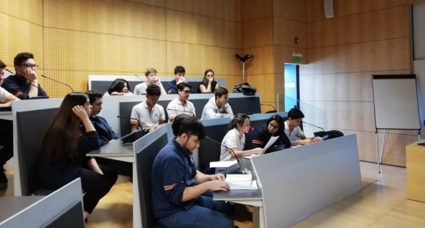 Gabinete Joven: alumnos debatieron sobre educaci&oacute;n