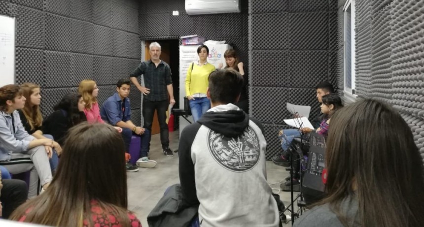 Con un certamen de canto, se realiz&oacute; la semifinal de Campana Juega