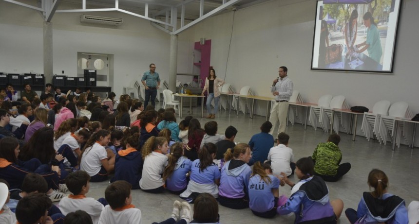 El director de Zoonosis brind&oacute; una charla en el Colegio Austin EBS
