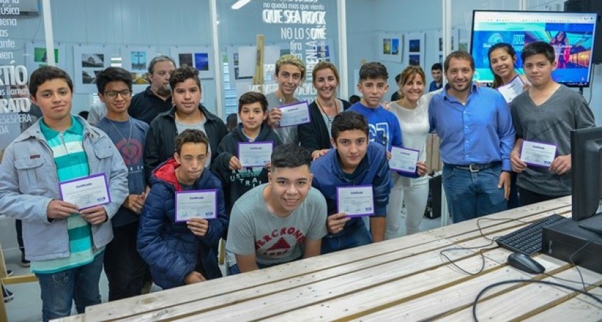 Se entregaron los certificados de los cursos gratuitos de Modernizaci&oacute;n   