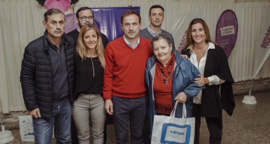 El Intendente entreg&oacute; tablets a 500 adultos mayores de la ciudad
