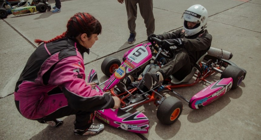 Karting: Abella corri&oacute; como piloto invitado de Ludmila Rodr&iacute;guez