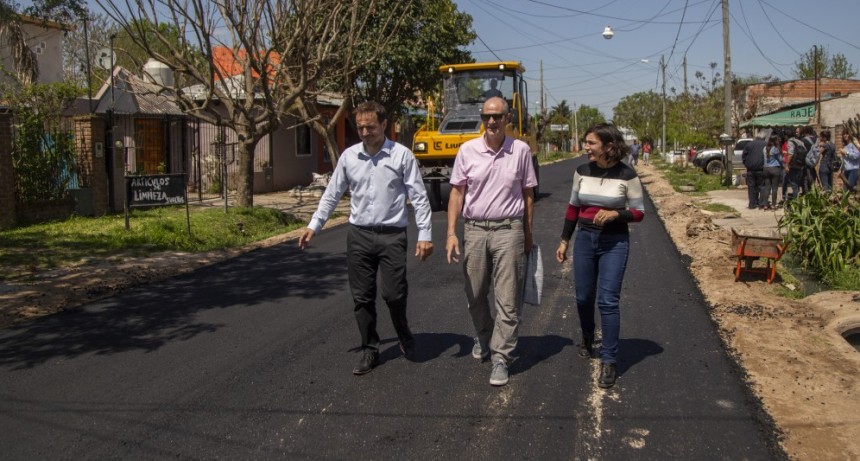 Contin&uacute;an las obras de asfalto en La Josefa
