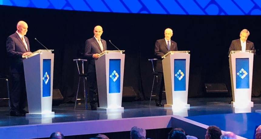G&oacute;mez Centuri&oacute;n, &uacute;nico candidato que defendi&oacute; las dos vidas en el debate presidencial