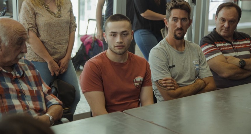 Abella entreg&oacute; becas a j&oacute;venes de alto rendimiento deportivo 