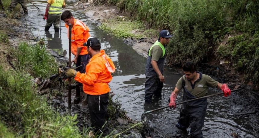 Comenz&oacute; un importante operativo de saneamiento en arroyos de la ciudad