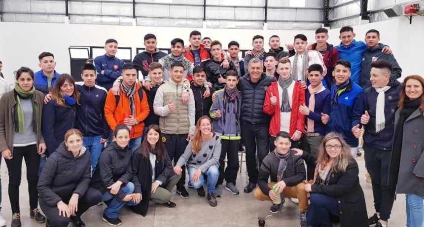 La Banda Municipal brind&oacute; un concierto en la Unidad N&deg; 57
