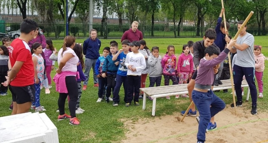 M&aacute;s de 400 alumnos participaron de un Torneo Intercolegial de Atletismo   