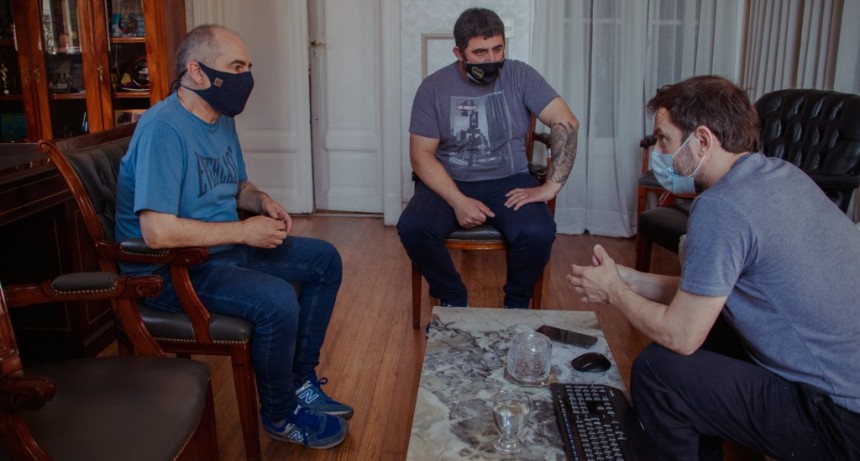 El Intendente se reunió con representantes de la peña “Campana es de Boca”