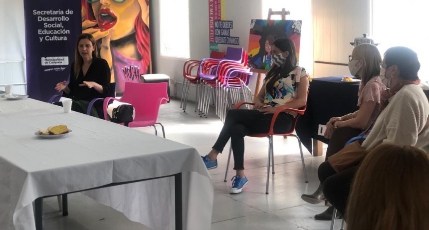 Personal de la Dirección de Niñez y Familia participa de una importante capacitación