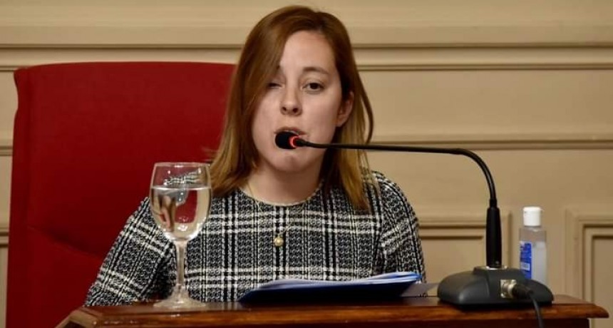 Romina Carrizo: “Si Abella no da marcha atrás con los aumentos,  lo denunciaremos ante el Tribunal de Cuentas”