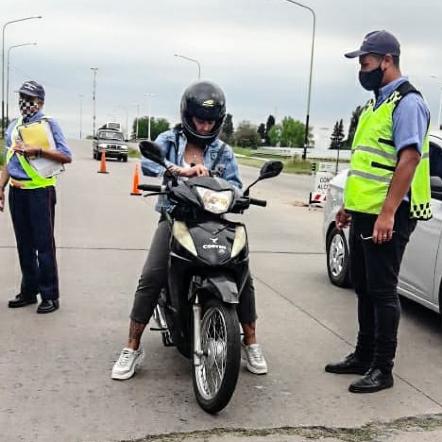 Motos: es obligatorio circular con la patente colocada en un lugar visible