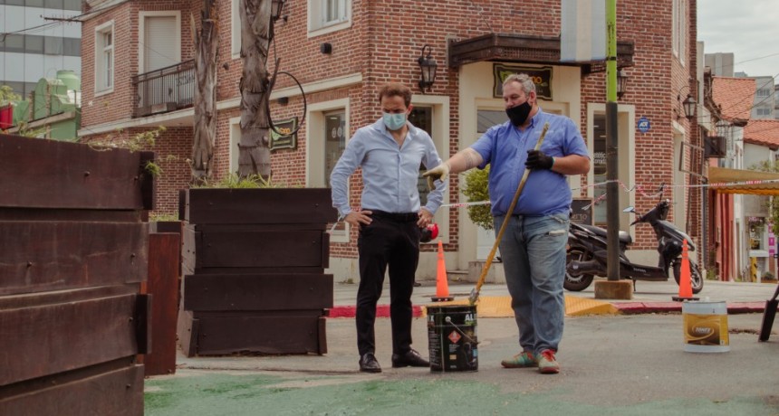 Siguen los trabajos de pinturas para la señalización horizontal en la vía pública