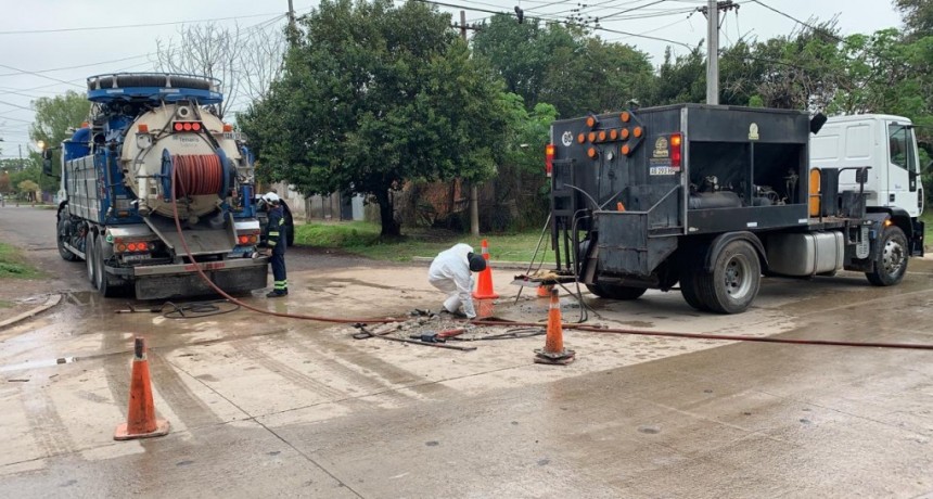 El Municipio trabaja en la desobstrucción de desagües cloacales y pluviales 