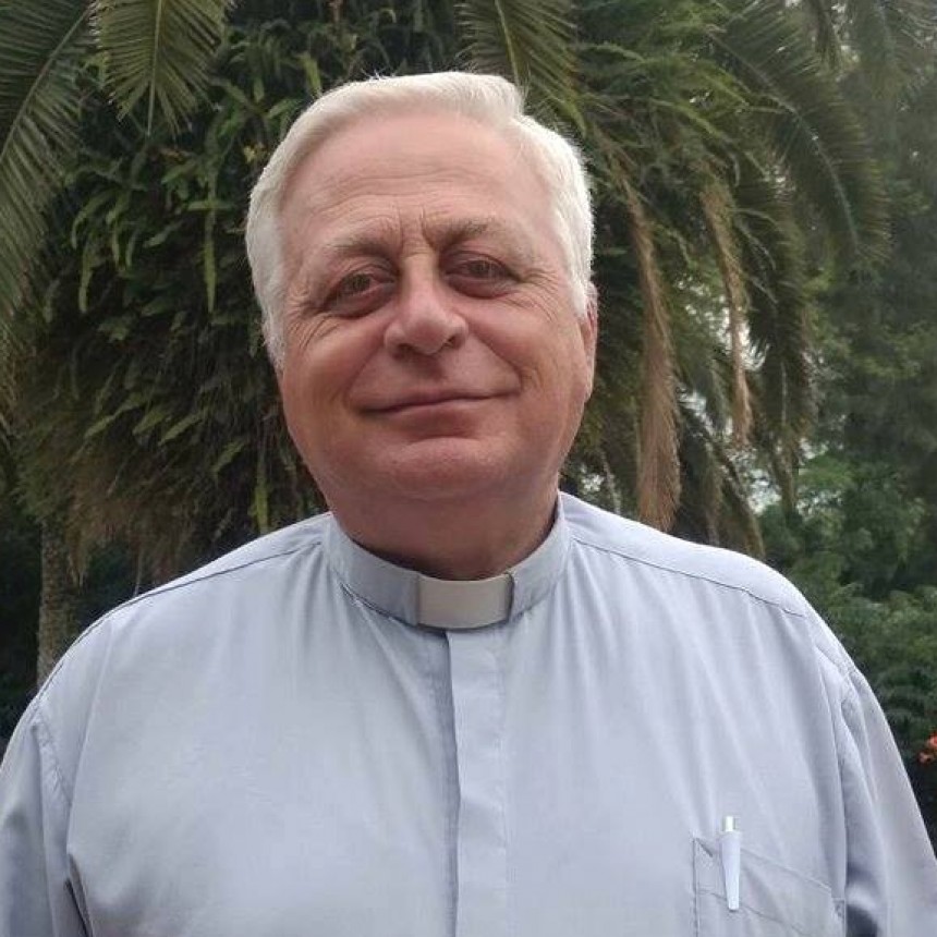 Queridos Hermanos: Les pido nos unamos en oración por quienes recibirán próximamente el sacramento al Orden Sagrado