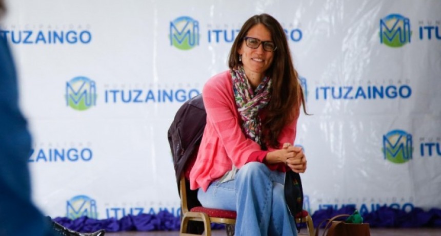 GÓMEZ ALCORTA FIRMÓ CONVENIOS CON DESCALZO Y SE INTERIORIZÓ SOBRE EL TRABAJO DEL MUNICIPIO DE ITUZAINGO EN MATERIA DE GÉNERO  