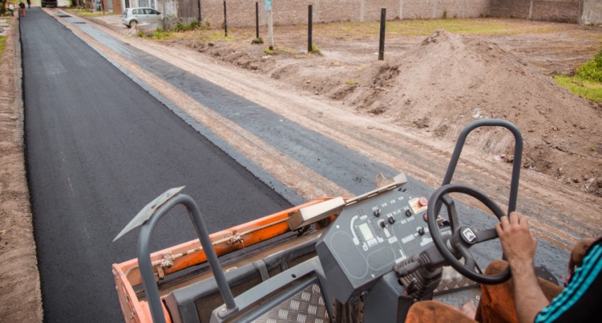 El Municipio asfaltó el ingreso al barrio Romano