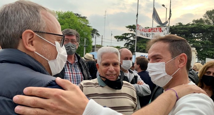 Abella acompañó el reclamo de los vecinos de Morón y Zona Oeste por la reapertura del aeropuerto de El Palomar