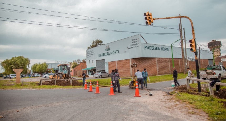 Reparan el semáforo de Rivadavia y Chacabuco