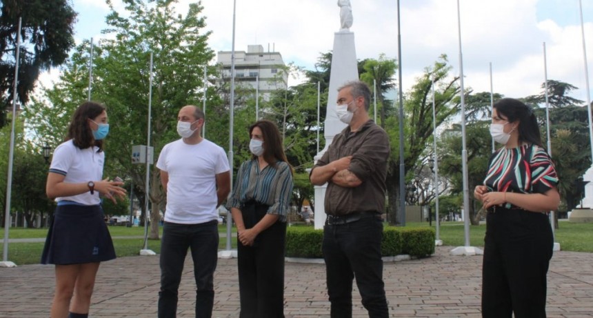 Gestionan ante la Provincia apoyo para una joven nadadora campanense