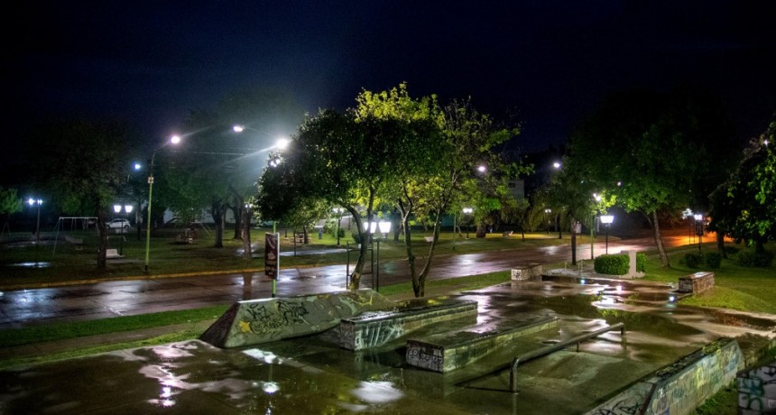 Las luces LED ya iluminan la Plaza 1º de Mayo