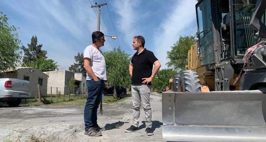 El Municipio avanza con la colocación de escoria en el barrio San Cayetano 