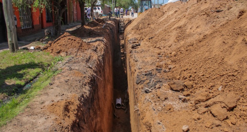 El Intendente supervisó los avances de la obra del nuevo colector cloacal del barrio Lubo