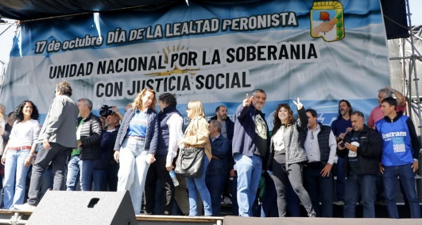 Ortega y Alonso compartieron el escenario principal por el acto del Día de la Lealtad