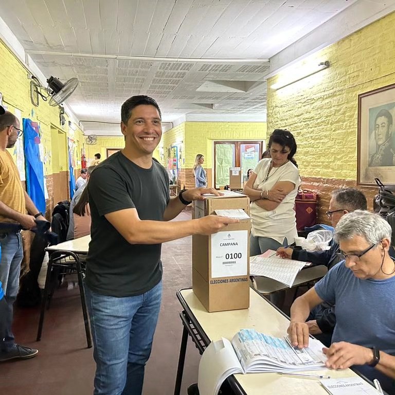 Mariano Ruiz votaba en la mañana en la E.P.B 23