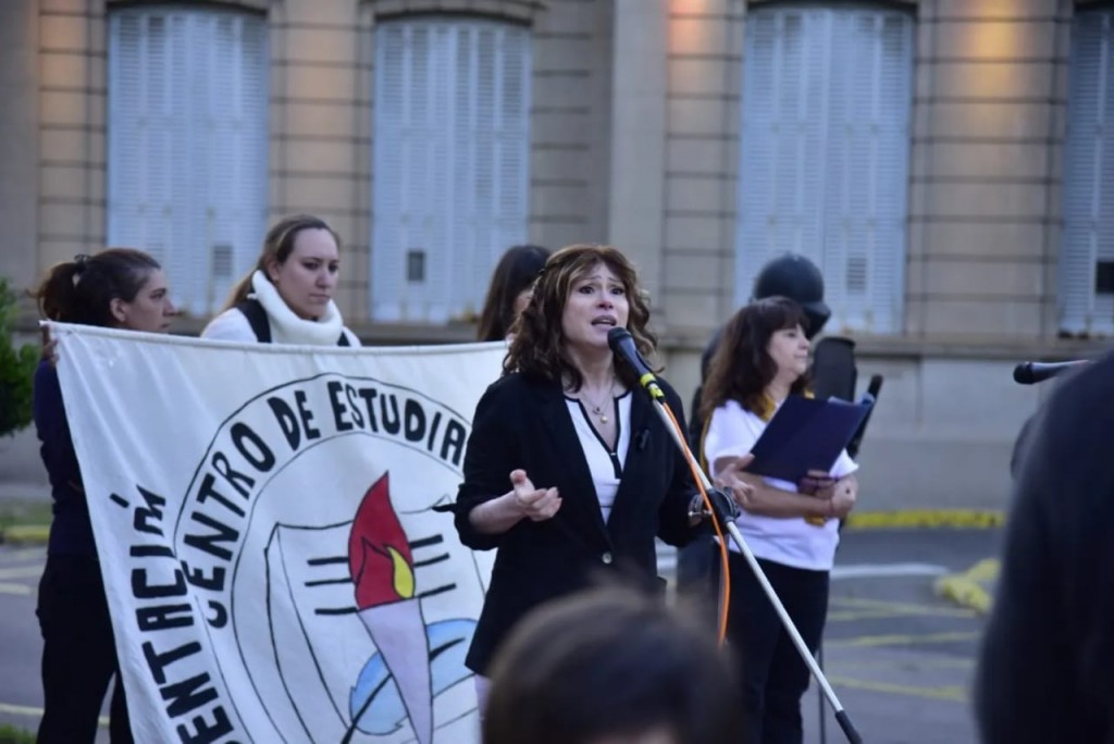 Soledad Alonso participó de la 2° Marcha Estudiantil en Defensa de la Educación Pública en Campana