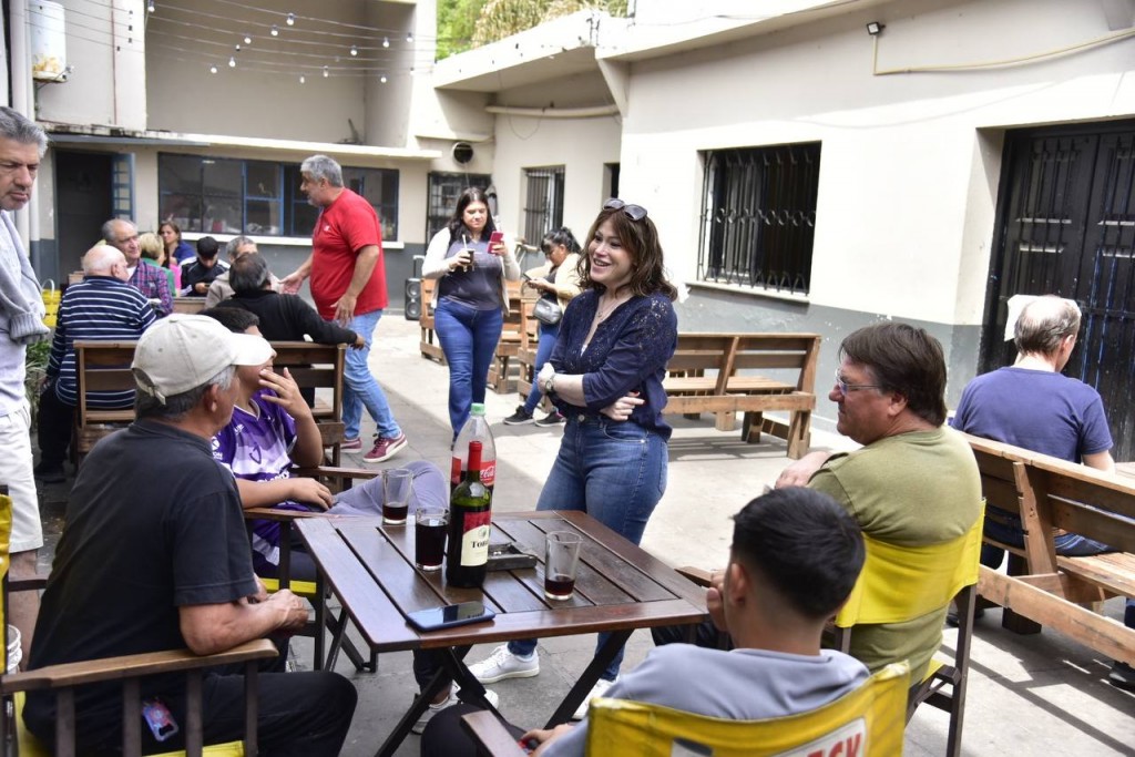 Soledad Alonso y Carlos Ortega visitaron el Club de Bochas Boca Juniors en Campana