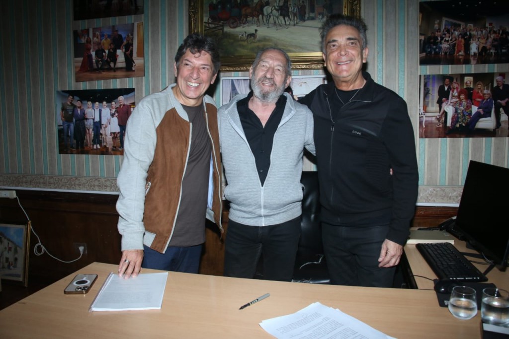 NITO ARTAZA Y SERGIO GONAL FIRMARON CONTRATO CON EL PRODUCTOR TEATRAL ALDO FUNES