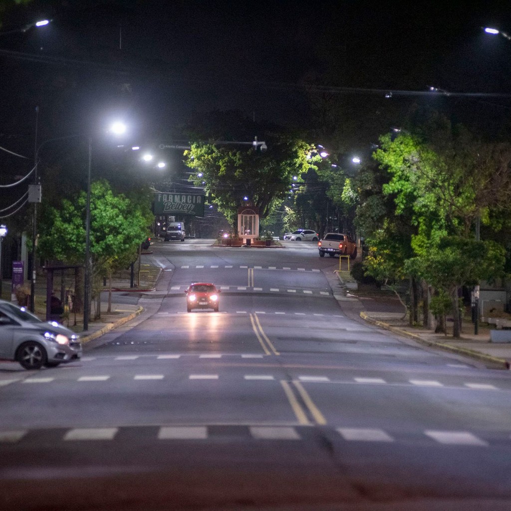 El boulevard Dellepiane también luce de punta a punta luminaria LED