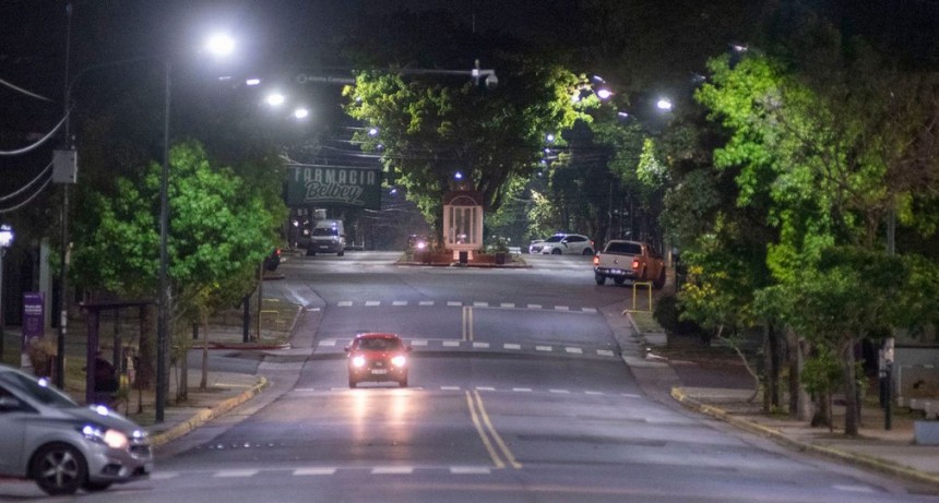 El boulevard Dellepiane también luce de punta a punta luminaria LED