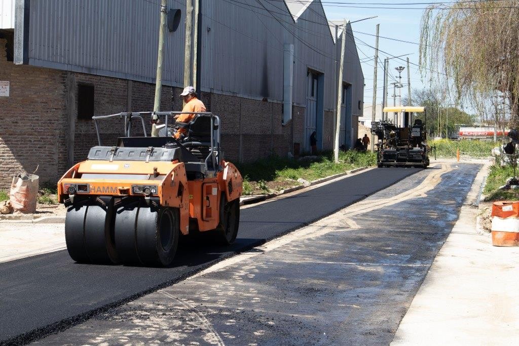 Con más calles de asfalto, continúa la transformación del barrio Romano