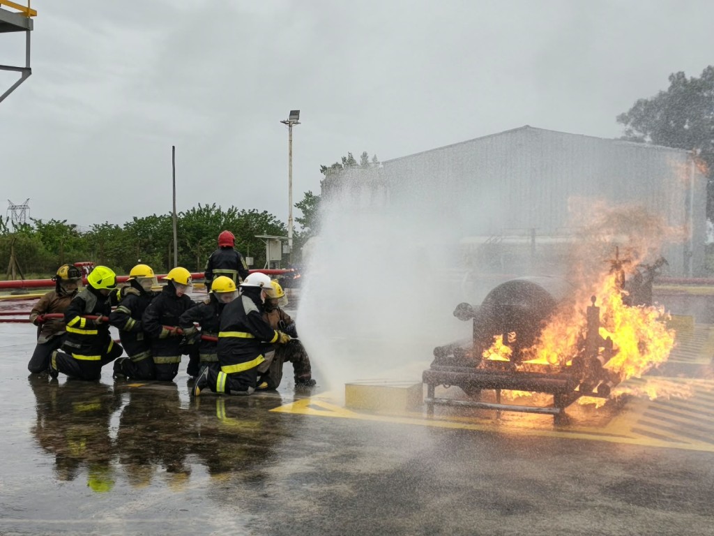 97 cadetes de Bomberos Voluntarios de la regi&oacute;n se capacitaron en la planta de Bayer en Z&aacute;rate
