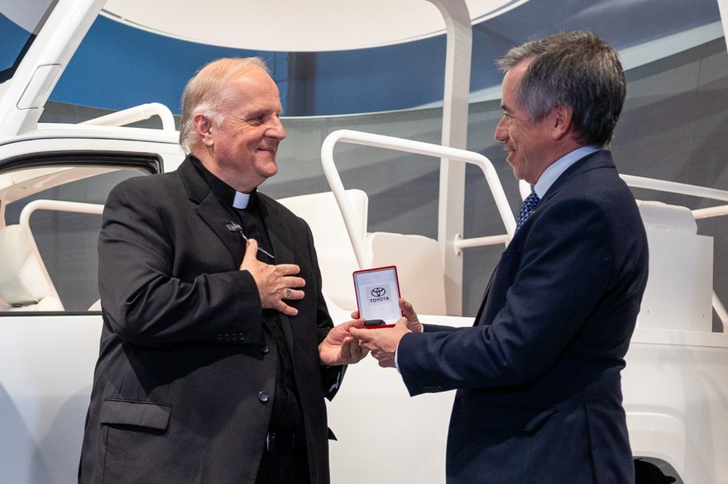 Toyota present&oacute; a la Nunciatura Apost&oacute;lica uno de los Papam&oacute;viles que ser&aacute;n utilizados durante la visita de Le&oacute;n XIV a la Argentina