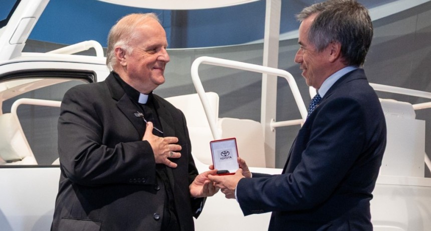 Toyota present&oacute; a la Nunciatura Apost&oacute;lica uno de los Papam&oacute;viles que ser&aacute;n utilizados durante la visita de Le&oacute;n XIV a la Argentina