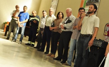 GRUPO ESPERANZA: Instalaron nuevas computadoras, arreglaron las existentes y las pusieron a todas en red. Adem&aacute;s, la sala fue redise&ntilde;ada estructuralmente con fondos aportados por la empresa. 