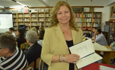 Mireya Ribas Medal present&oacute; su libro de poes&iacute;a &ldquo;Llamador de los &aacute;ngeles&rdquo;