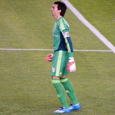 RIVER PLATE VISITA A V�LEZ SARSFIELD EN EL AMALFITANI