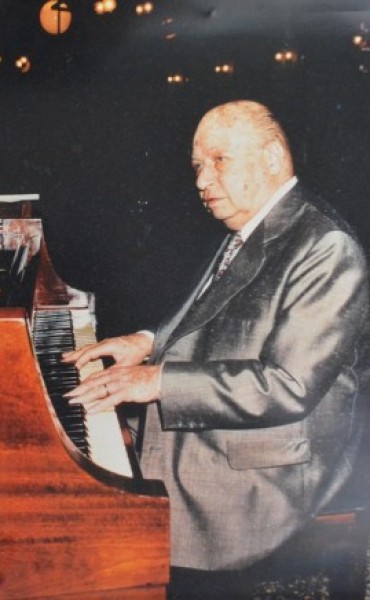 H&eacute;ctor Luciano Stamponi: A pura m&uacute;sica y recuerdos sembramos la ciudad de melod&iacute;as