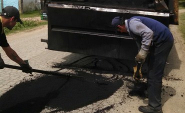 El Municipio desarroll&oacute; obras de bacheo en Barrio San Cayetano