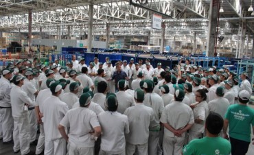 De cara al balotaje,  El Diputado Oscar Romero habl&oacute; con cientos de trabajadores en Honda Campana