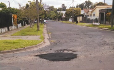 Se realizaron obras de bacheo en calles del barrio Ariel del Plata