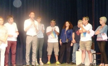 Con una importante presencia de artistas y el acompa&ntilde;amiento de los vecinos, finaliz&oacute; la Fiesta del Teatro Independiente 