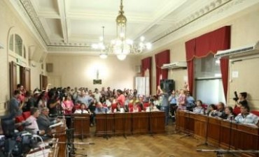 Con un Sal&oacute;n Blanco colmado de empleados municipales se desarroll&oacute; la &uacute;ltima sesi&oacute;n ordinaria del a&ntilde;o.