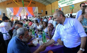 Con exposiciones y espect&aacute;culos, los isle&ntilde;os del Delta festejaron el 81 aniversario de su d&iacute;a junto al vicegobernador Daniel Salvador 